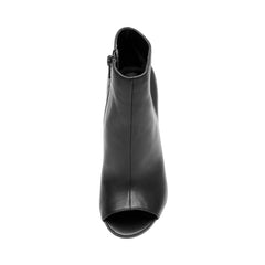KICKING BLACK LEATHER - SM REBOOTED