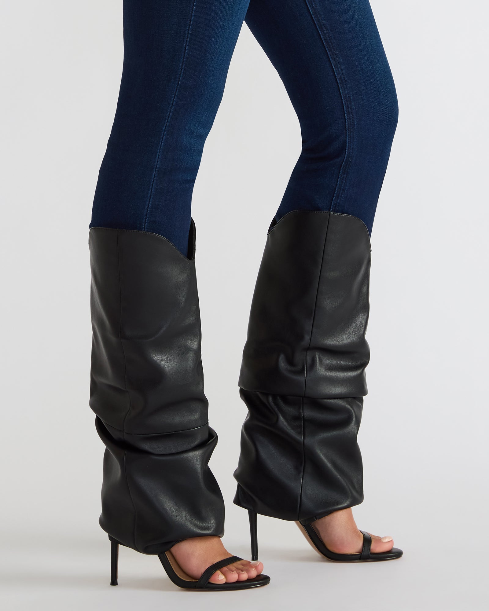 RAVINE BLACK
